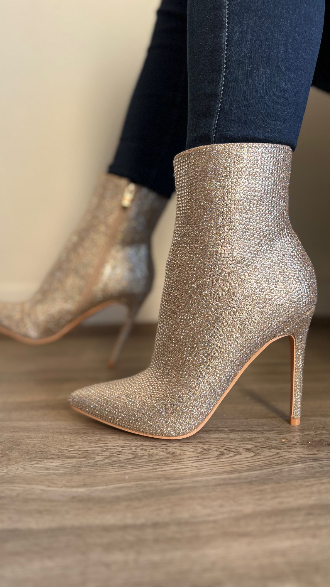 Botin Brillos Dorado taco fino Ac-905