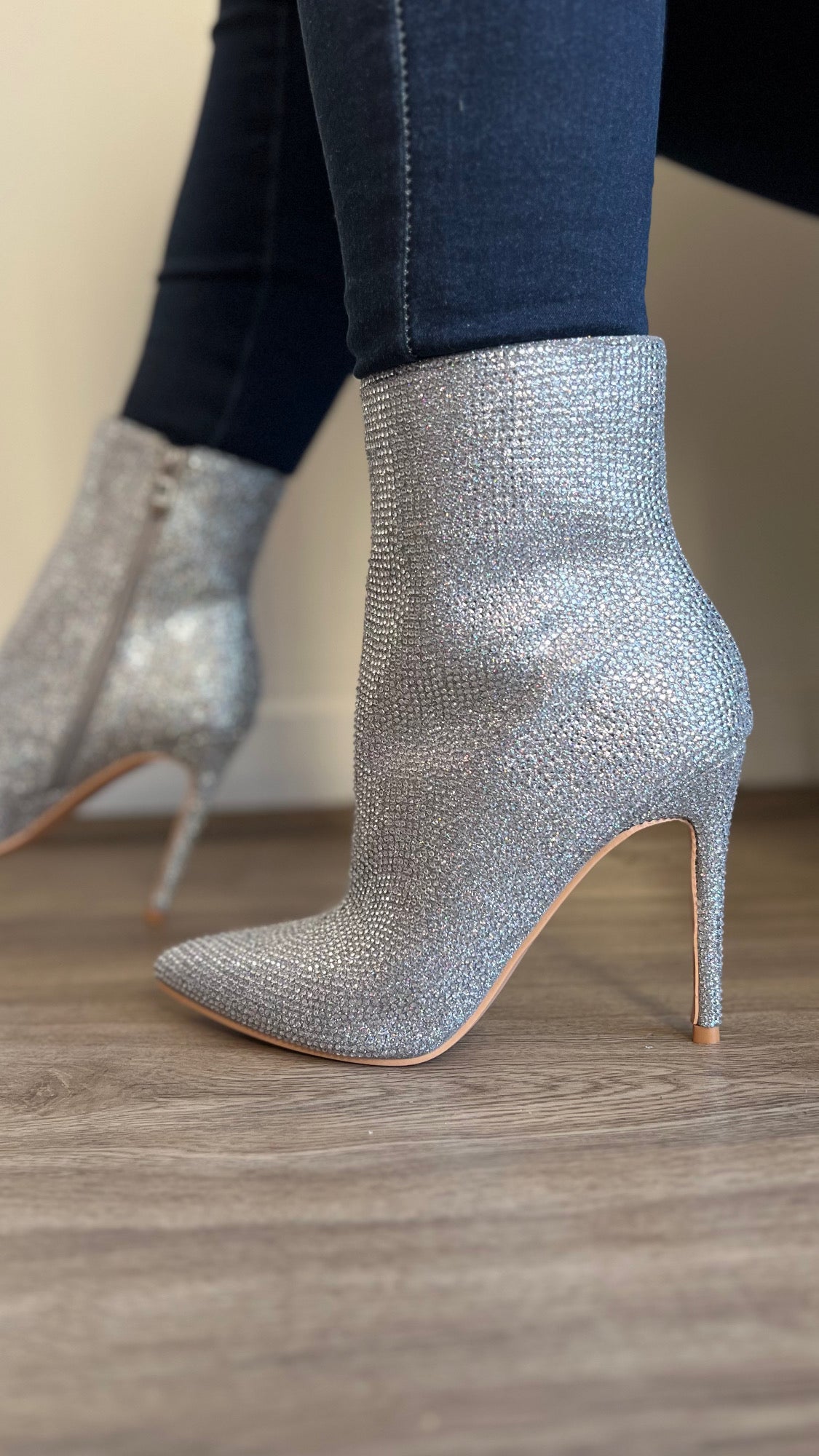 Botin Brillos taco fino Plateado Ac-906