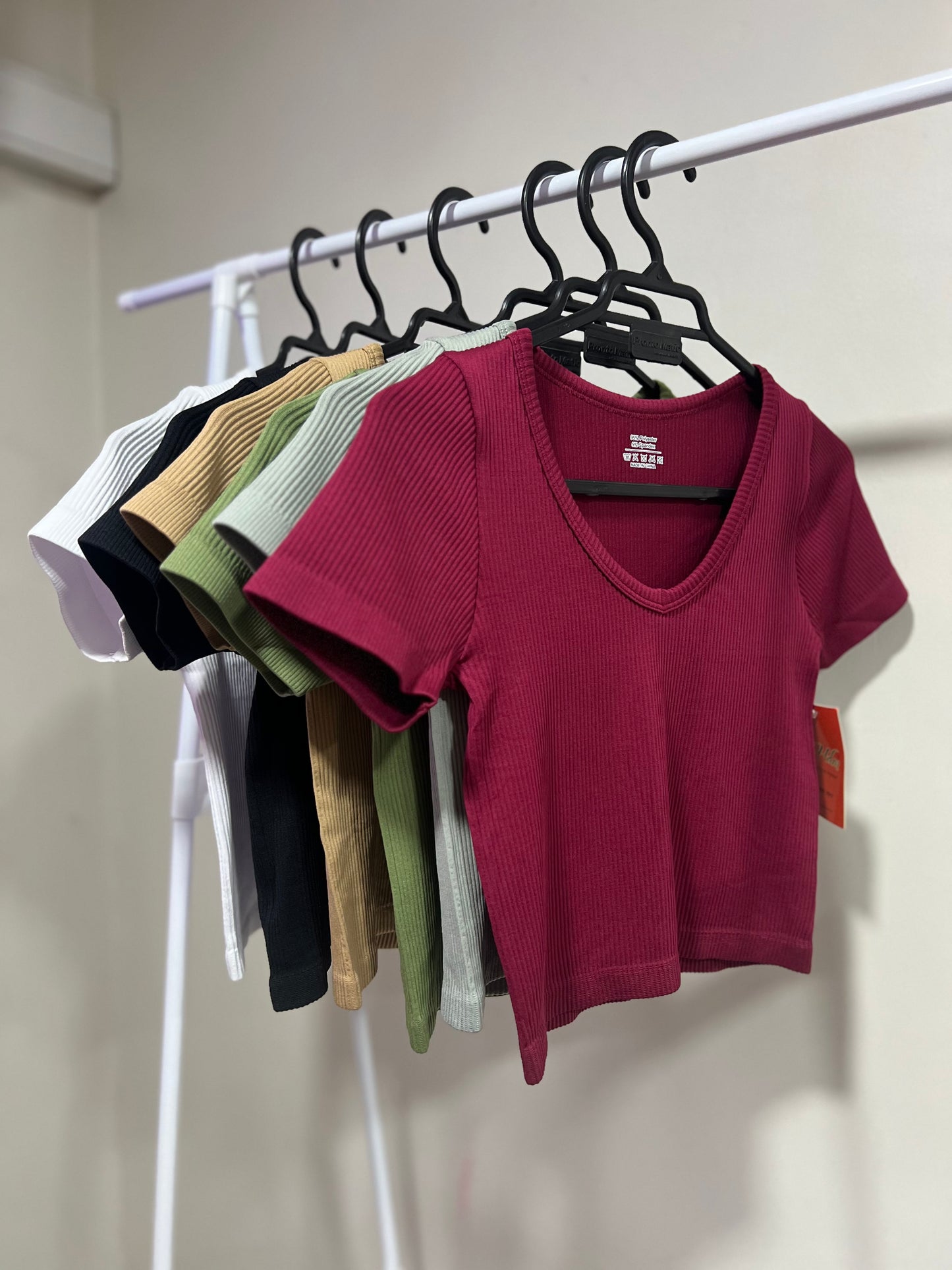 Poleras corta cuello V