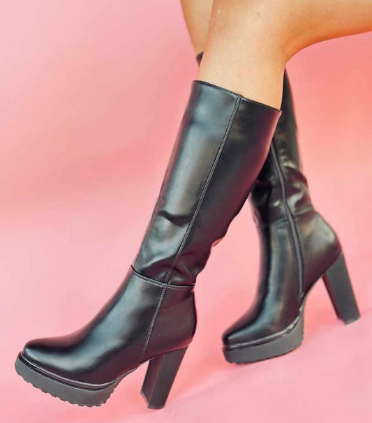 Bota Negra Ecocuero con Accesorio
